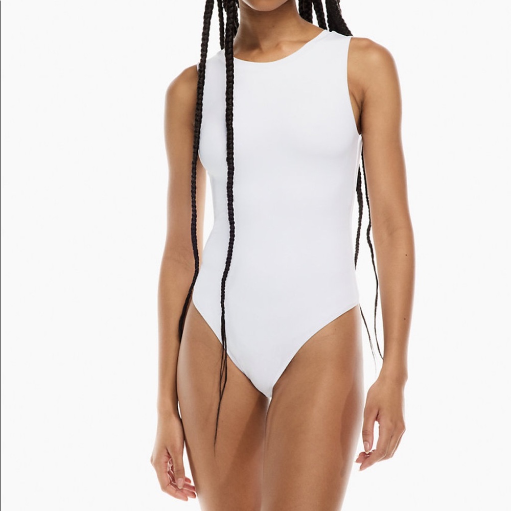 Aritzia babaton contour muscle bodysuit